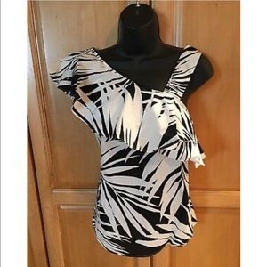 ASYMMETRIC Who What Wear black/white patterned top